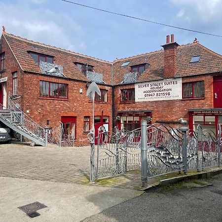Silver Street Suites Whitby Ngoại thất bức ảnh