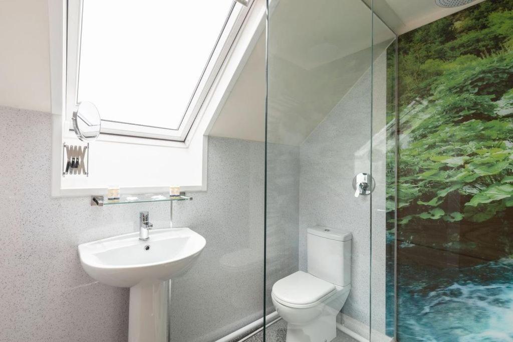 Silver Street Suites Whitby Ngoại thất bức ảnh