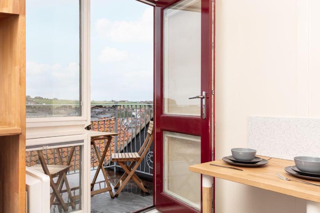 Silver Street Suites Whitby Ngoại thất bức ảnh