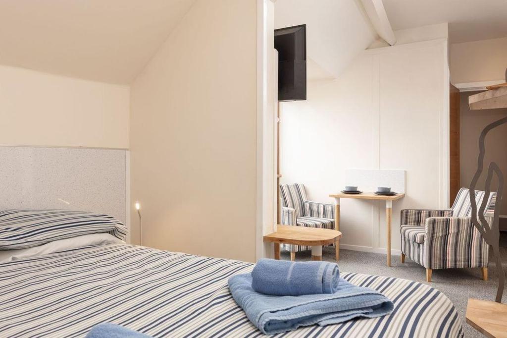 Silver Street Suites Whitby Ngoại thất bức ảnh