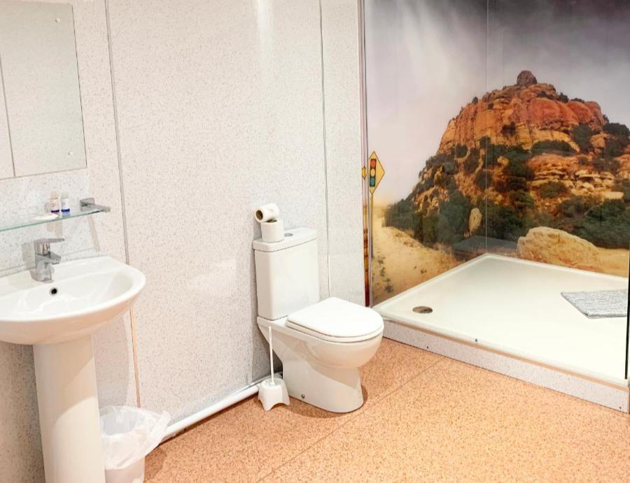 Silver Street Suites Whitby Ngoại thất bức ảnh