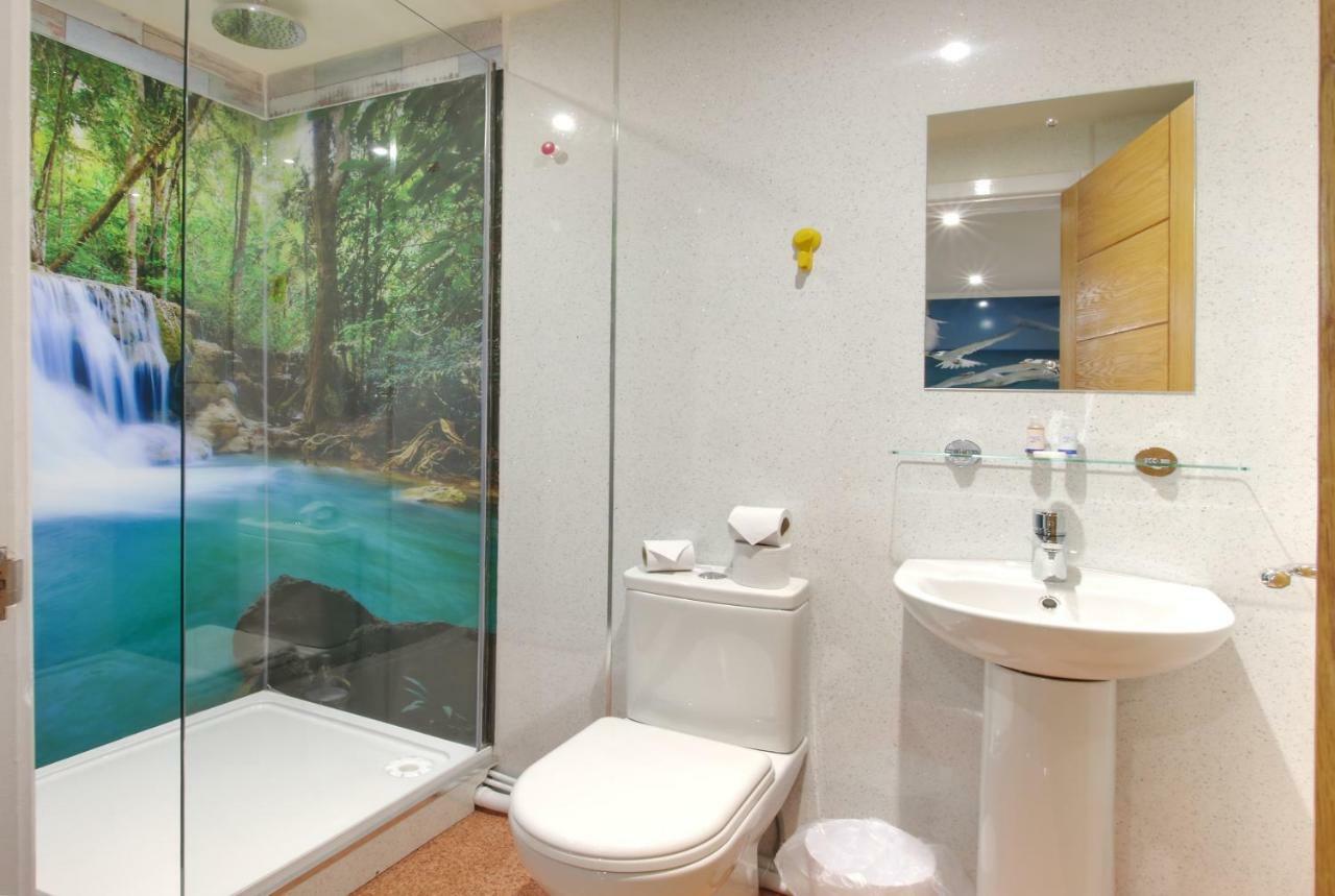 Silver Street Suites Whitby Ngoại thất bức ảnh