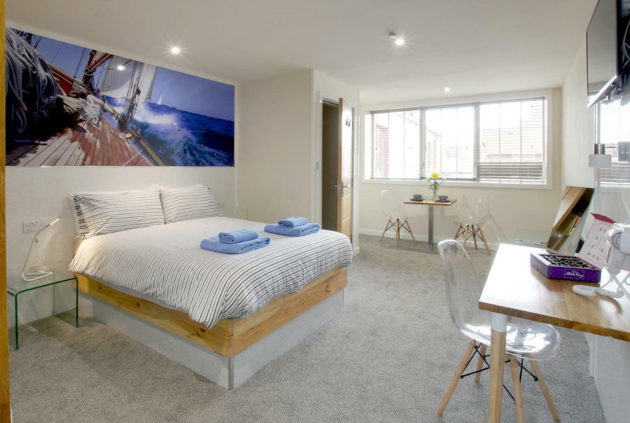 Silver Street Suites Whitby Ngoại thất bức ảnh
