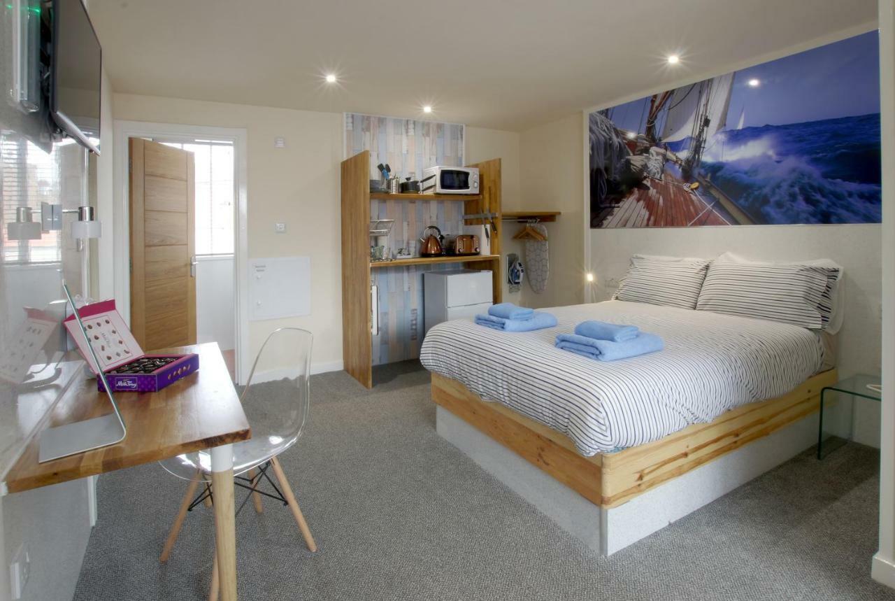 Silver Street Suites Whitby Ngoại thất bức ảnh