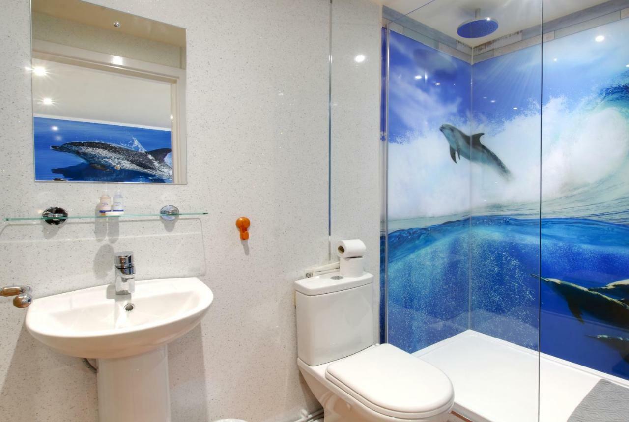 Silver Street Suites Whitby Ngoại thất bức ảnh