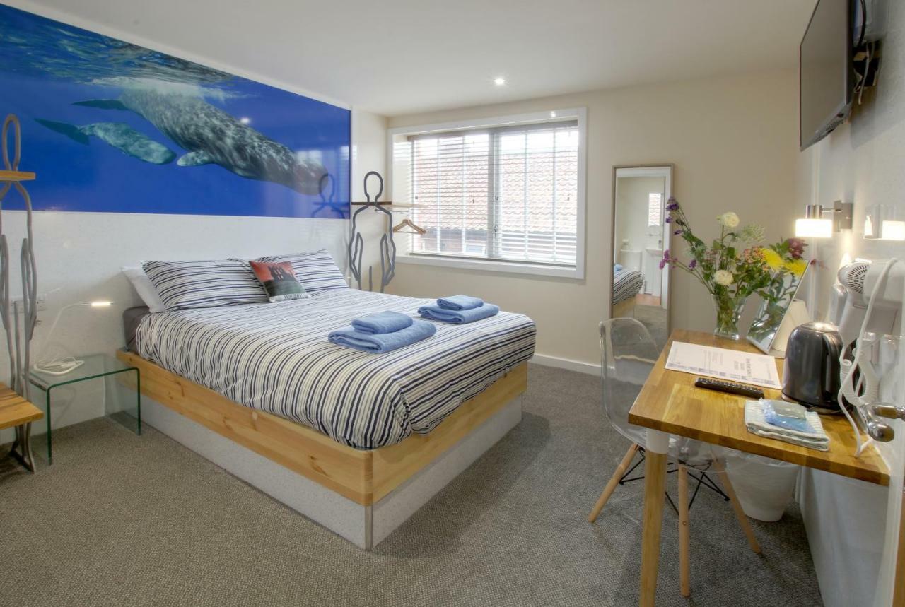 Silver Street Suites Whitby Ngoại thất bức ảnh