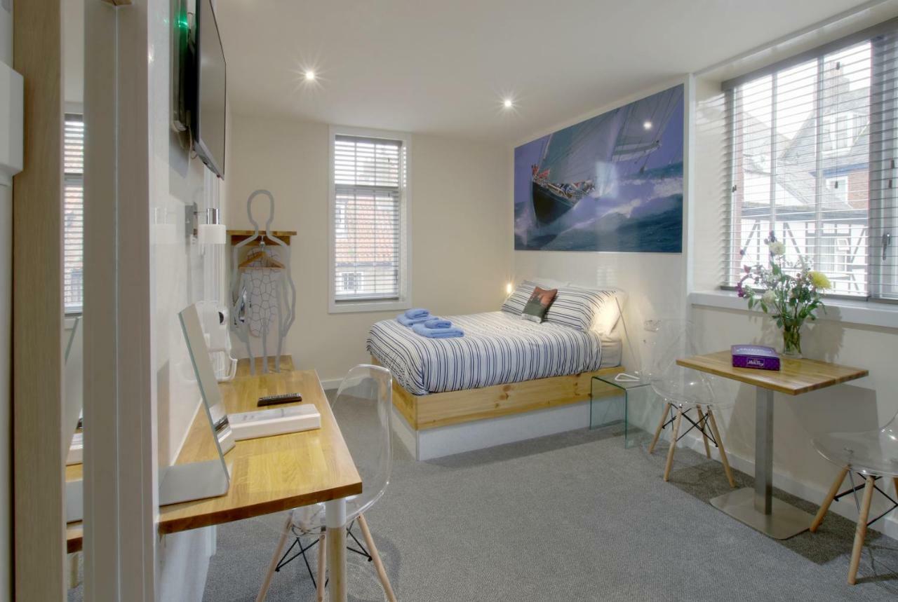 Silver Street Suites Whitby Ngoại thất bức ảnh